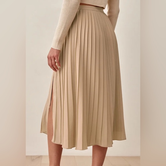 Elegant Reformation Verona Skirt Buff. Side buttons, pleated, sexy slit Timeless - Picture 9 of 10